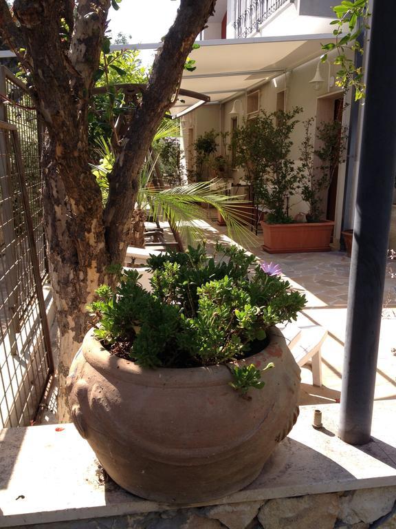 Bed and Breakfast Il Giardino Dei Limoni Aci Castello Esterno foto