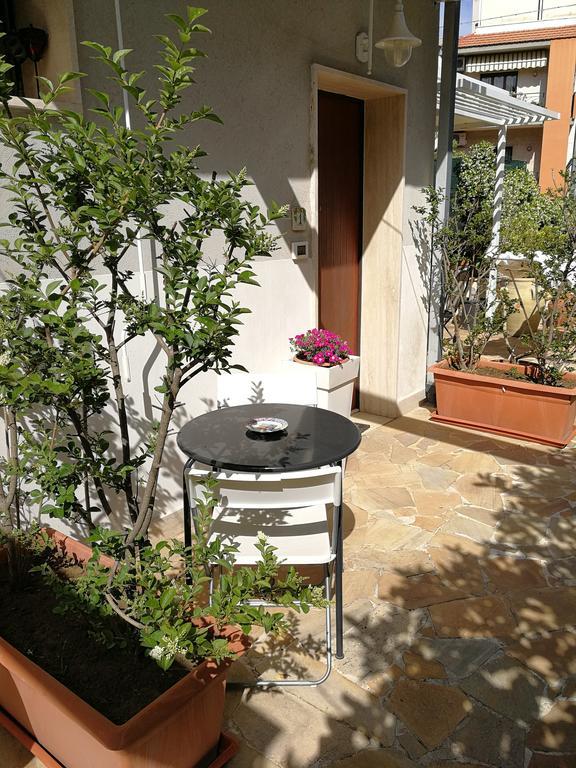 Bed and Breakfast Il Giardino Dei Limoni Aci Castello Esterno foto