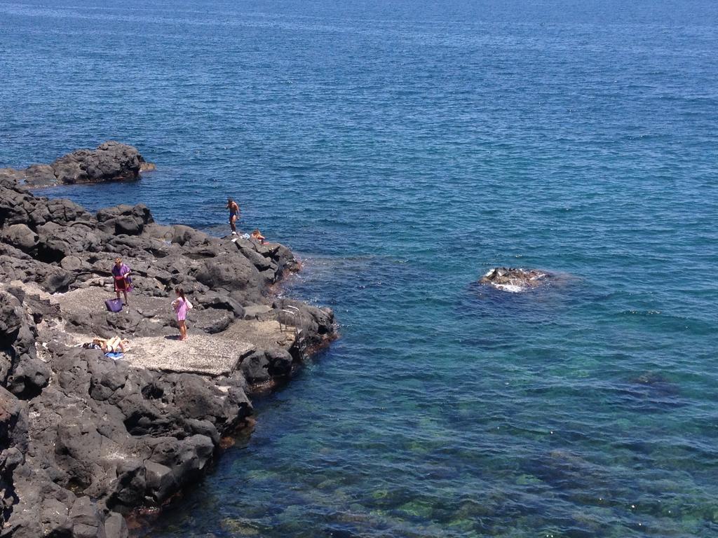 Bed and Breakfast Il Giardino Dei Limoni Aci Castello Esterno foto